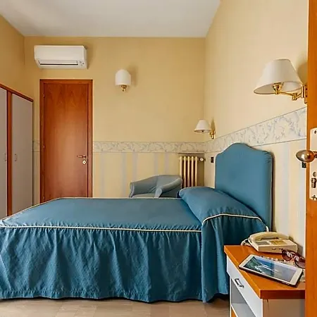 Hotel Touring 3*
